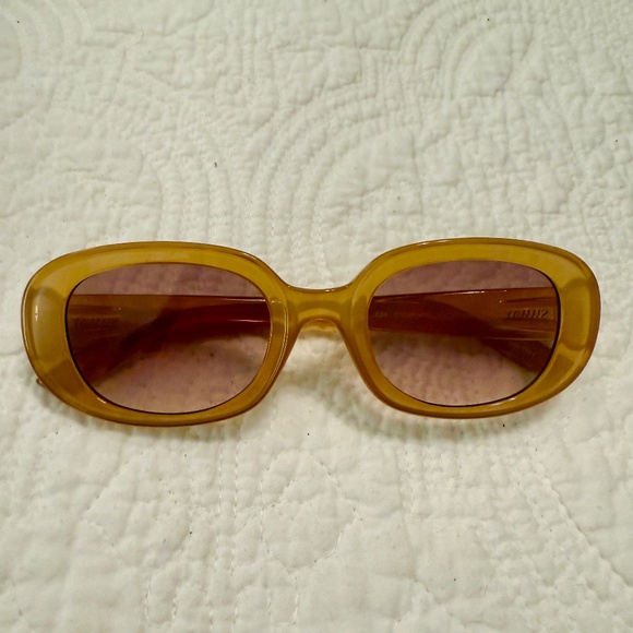 New Sway Parisian Piece Yellow Sunglasses – NIB - Picture 2 of 4